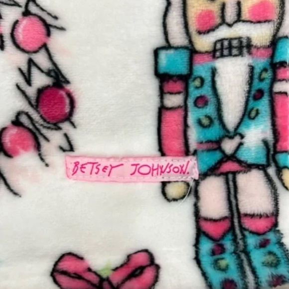 Betsey Johnson 🎁Nutcracker Christmas Tree Soft Plush Throw Blanket 50x70 NWT - Picture 5 of 5